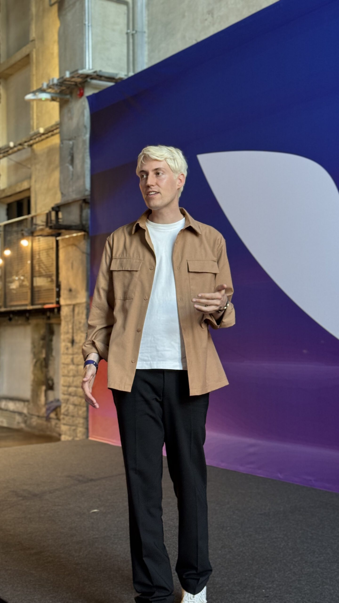 Maximilian Messler speaking on the Mindvalley stage
